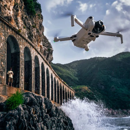 Dron DJI Mini 4 Pro Fly More Combo Plus.